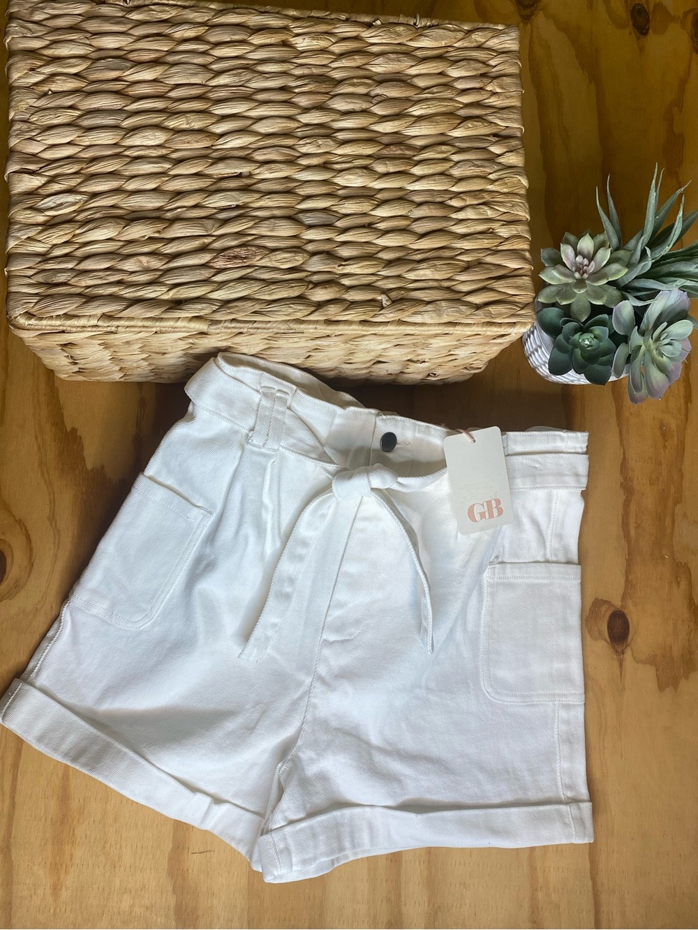 NWT Junior size 5 Gianni Bini White High-Waist Tie Shorts